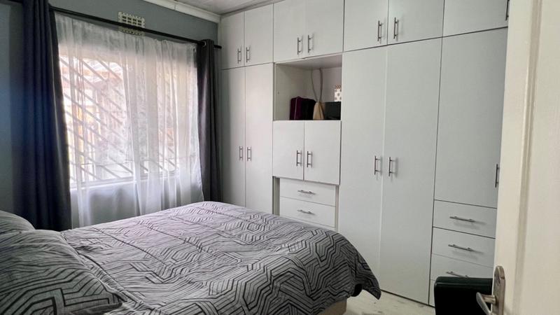 2 Bedroom Property for Sale in Silvertown Western Cape